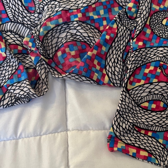 LuLaRoe Multicolor Snake Print Leggings - Picture 5 of 6